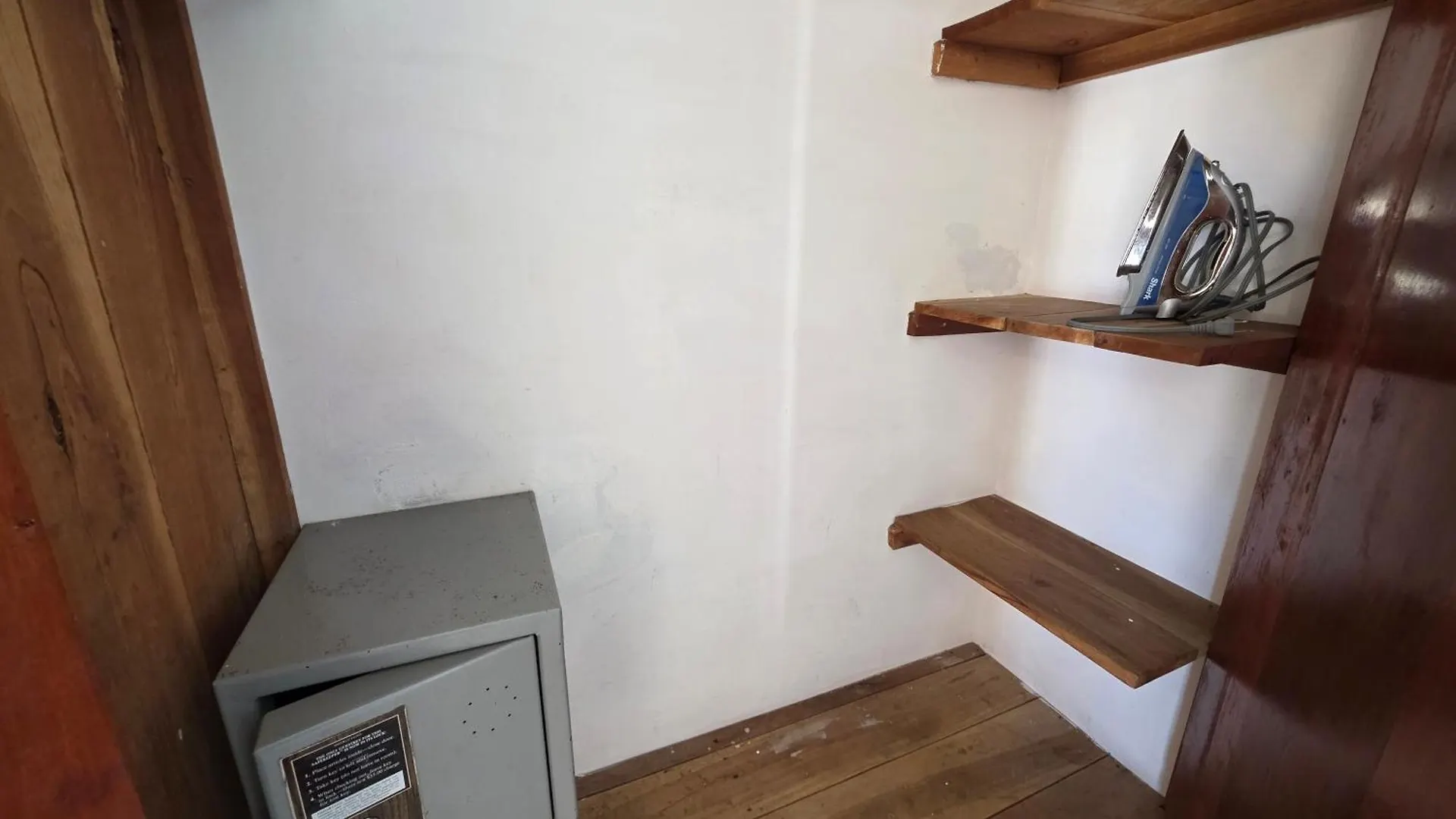 Home Sweet Home Resort Негрил 3*,