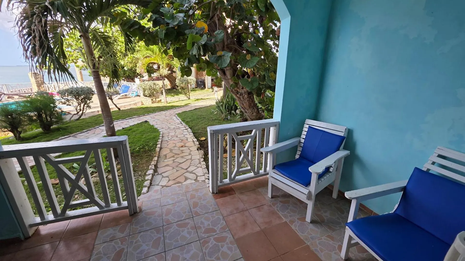 Отель Home Sweet Home Resort Негрил